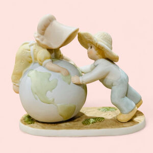 Circle of Friends Children Globe Porcelain Figurine 90s Vintage NEW
